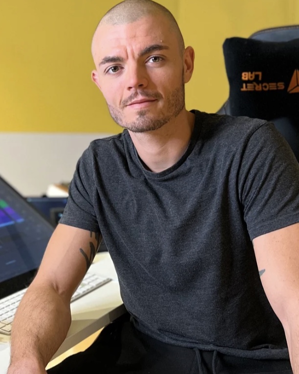 Igor Chevalier dans son studio